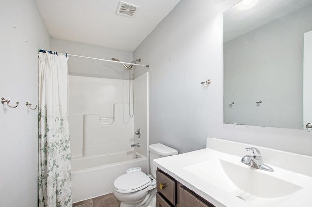 2751 Kildare Courtyard, Valparaiso, IN 46385