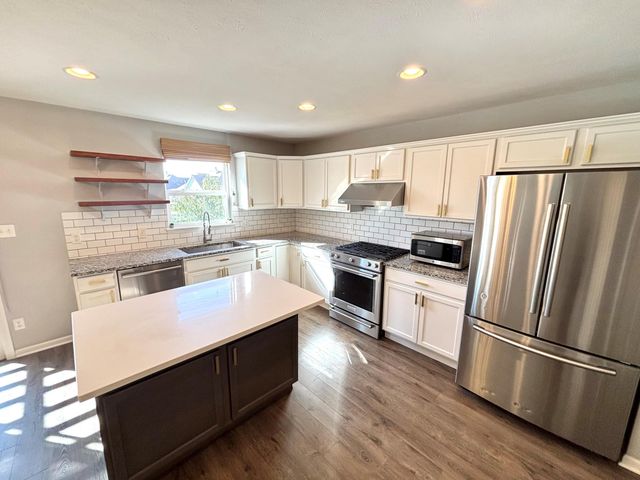 2751 Kildare Courtyard, Valparaiso, IN 46385