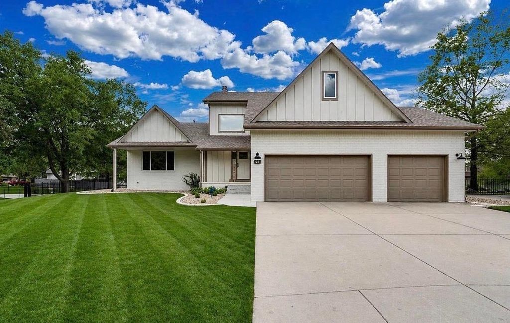 12113 W Ridgepoint Ct, Wichita, KS 67235