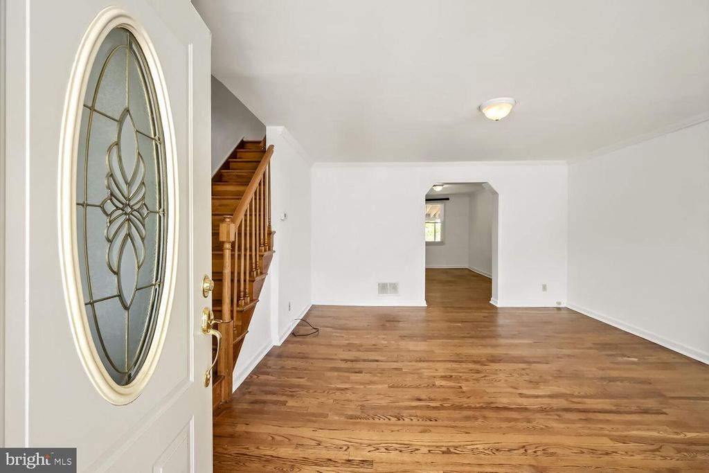 Image 3 of property listing at 802 UMBRA ST, Baltimore, MD 21224