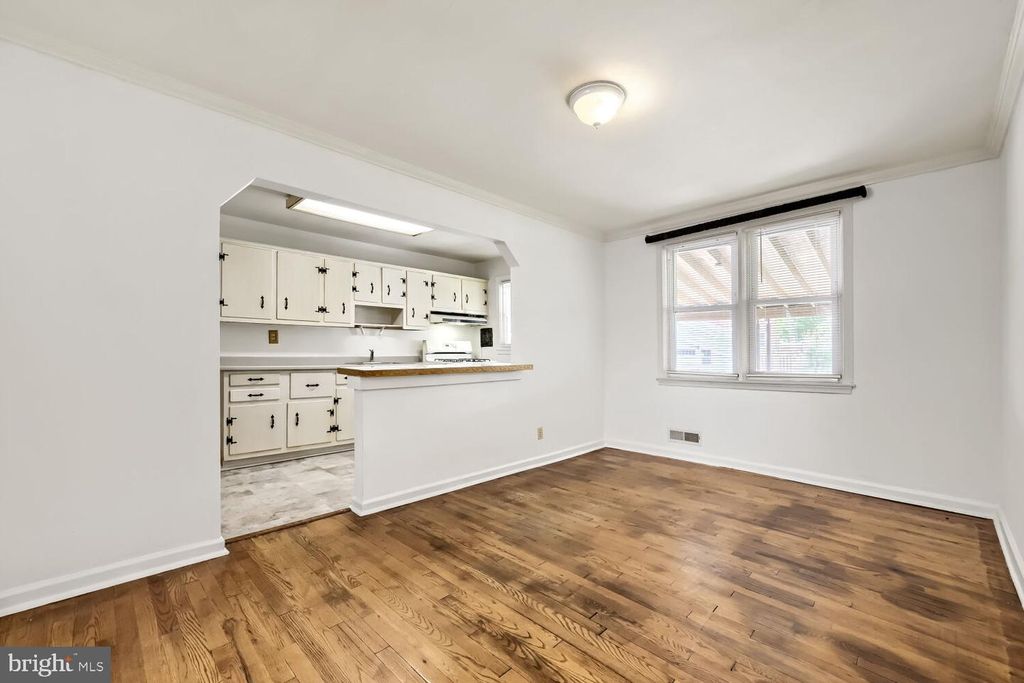 Image 8 of property listing at 802 UMBRA ST, Baltimore, MD 21224