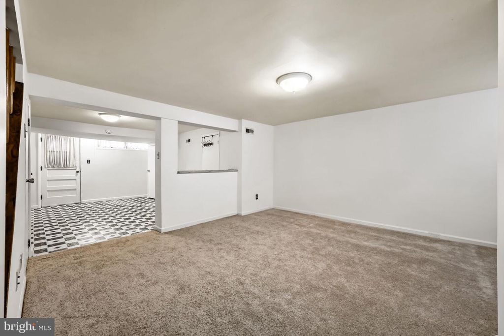 Image 9 of property listing at 802 UMBRA ST, Baltimore, MD 21224