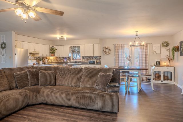 95 Kim Gay Lane, Mckee, KY 40447