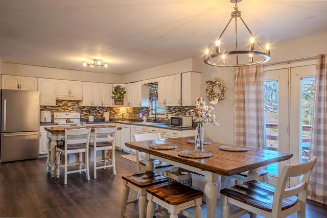 95 Kim Gay Lane, Mckee, KY 40447