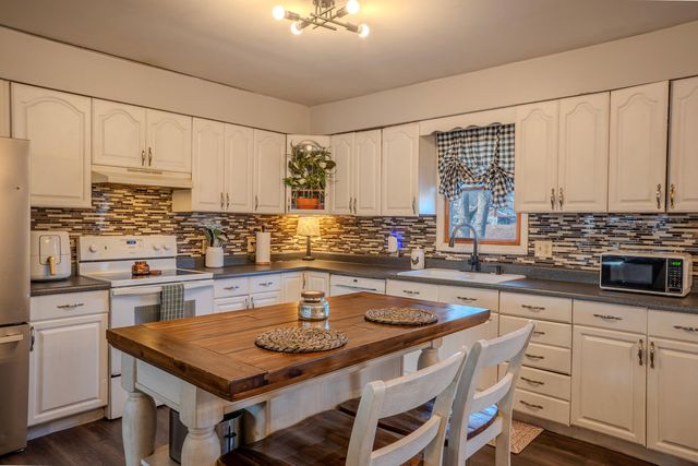 95 Kim Gay Lane, Mckee, KY 40447