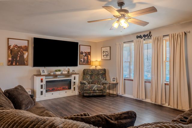 95 Kim Gay Lane, Mckee, KY 40447