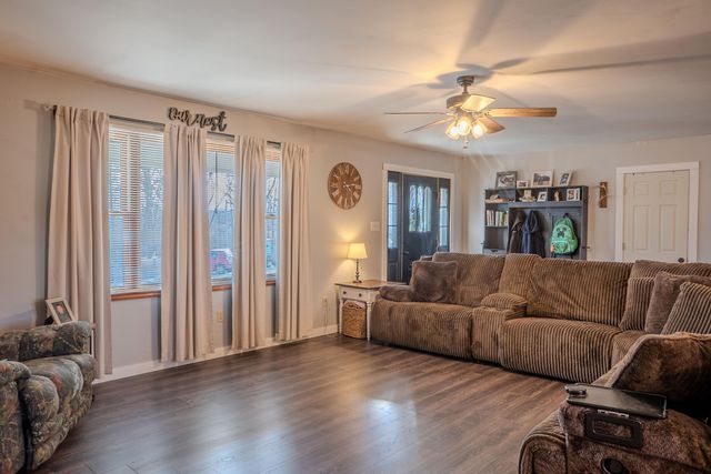 95 Kim Gay Lane, Mckee, KY 40447