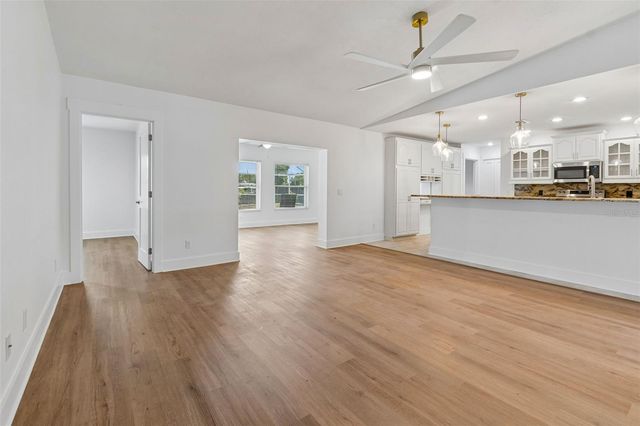16205 SAWGRASS CIRCLE, Tampa, FL 33624