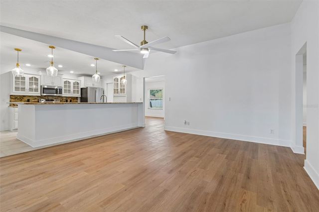 16205 SAWGRASS CIRCLE, Tampa, FL 33624