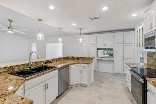 16205 SAWGRASS CIRCLE, Tampa, FL 33624