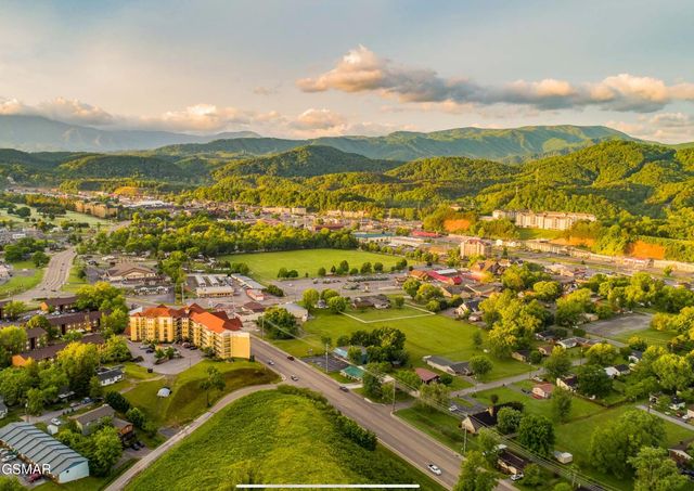 225 Collier Drive, Unit 2410, Sevierville, TN 37862