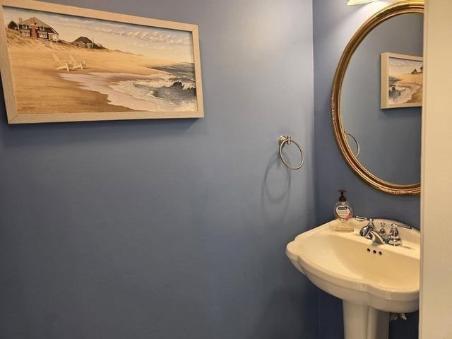 31 Falling Leaf Ln, Barnstable, MA 02655