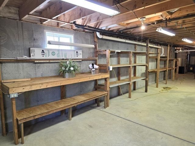 31 Falling Leaf Ln, Barnstable, MA 02655