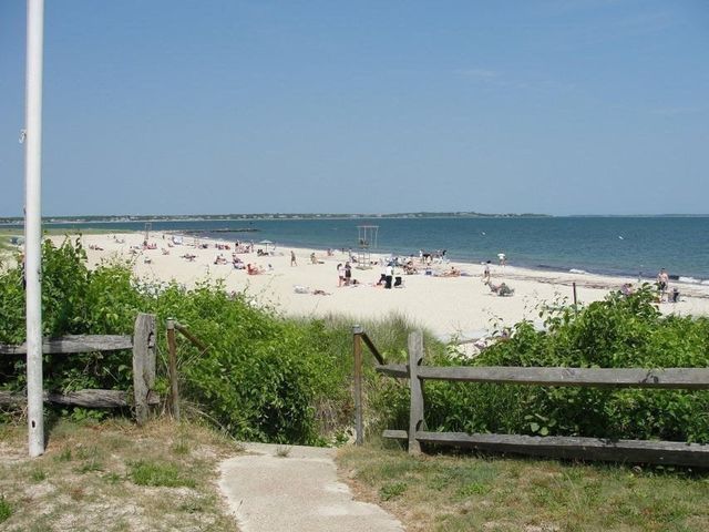 31 Falling Leaf Ln, Barnstable, MA 02655