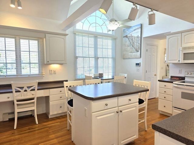 31 Falling Leaf Ln, Barnstable, MA 02655