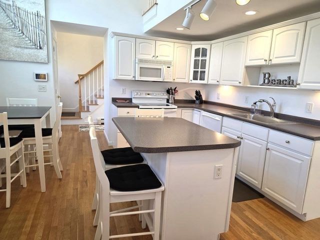 31 Falling Leaf Ln, Barnstable, MA 02655