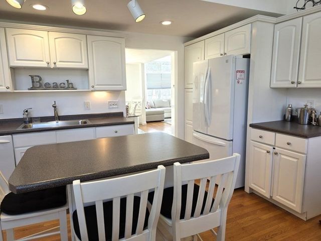 31 Falling Leaf Ln, Barnstable, MA 02655