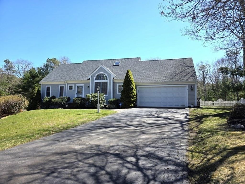 31 Falling Leaf Ln, Barnstable, MA 02655