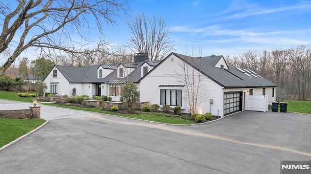 16 Greenbrook Road, Caldwell, NJ 07006