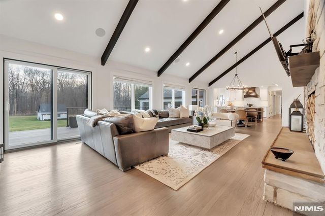 16 Greenbrook Road, Caldwell, NJ 07006
