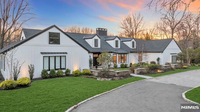 16 Greenbrook Road, Caldwell, NJ 07006