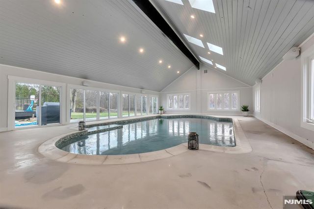 16 Greenbrook Road, Caldwell, NJ 07006