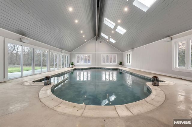 16 Greenbrook Road, Caldwell, NJ 07006