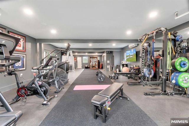 16 Greenbrook Road, Caldwell, NJ 07006