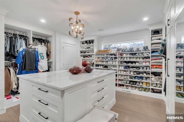 16 Greenbrook Road, Caldwell, NJ 07006