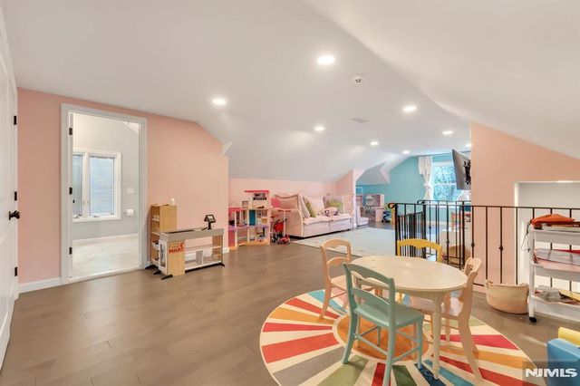 16 Greenbrook Road, Caldwell, NJ 07006