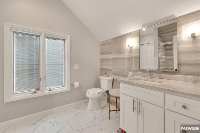 16 Greenbrook Road, Caldwell, NJ 07006