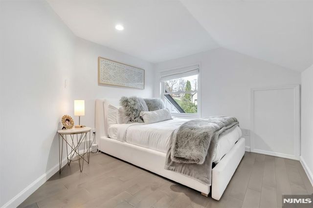 16 Greenbrook Road, Caldwell, NJ 07006