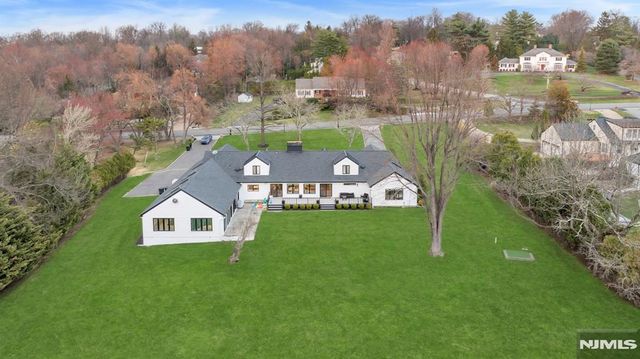 16 Greenbrook Road, Caldwell, NJ 07006