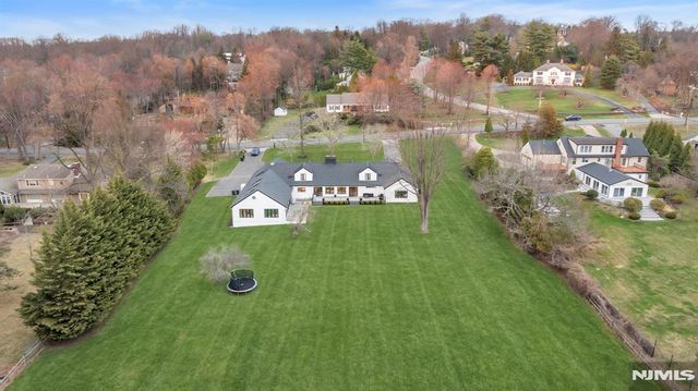 16 Greenbrook Road, Caldwell, NJ 07006