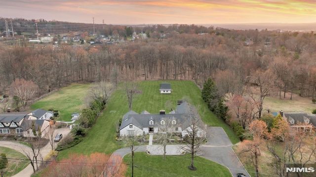 16 Greenbrook Road, Caldwell, NJ 07006