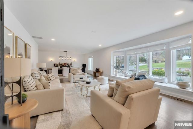 16 Greenbrook Road, Caldwell, NJ 07006
