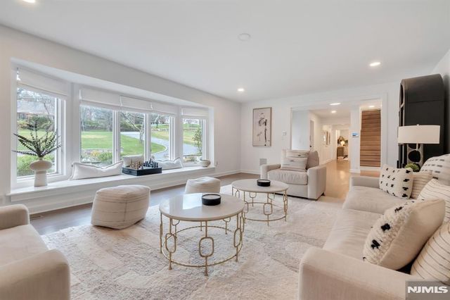 16 Greenbrook Road, Caldwell, NJ 07006
