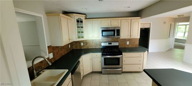 445 Houghton Road, Sagamore Hills, OH 44067