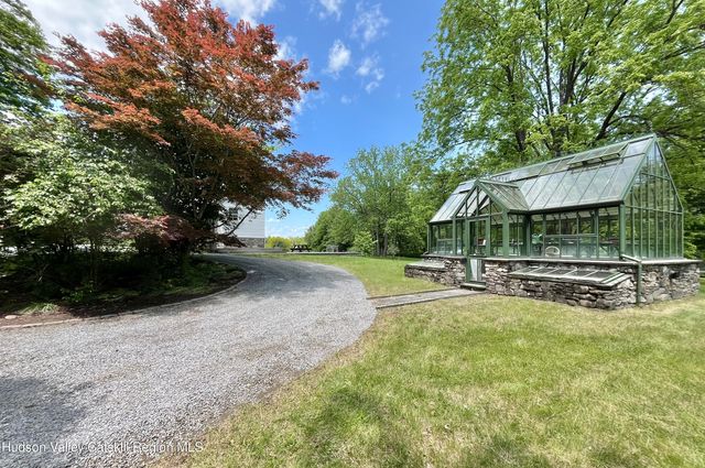 55 Leggett Road, Stone Ridge, NY 12484