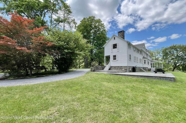 55 Leggett Road, Stone Ridge, NY 12484