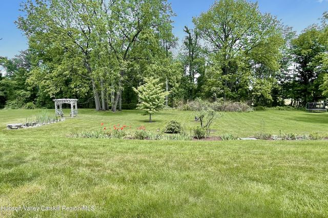 55 Leggett Road, Stone Ridge, NY 12484