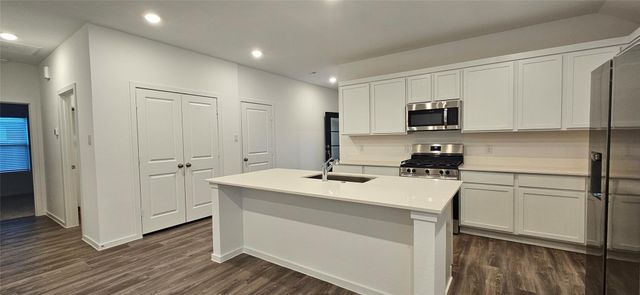 9534 Meghan Heights Drive, Baytown, TX 77521