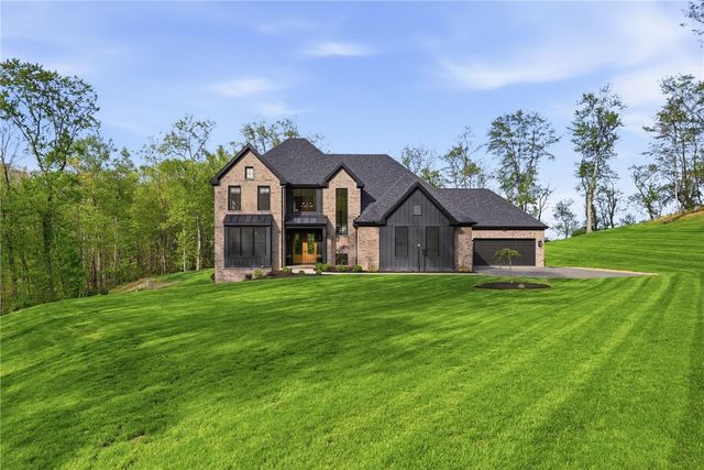 225 Stoup Rd, Adams Twp, PA 16046