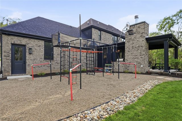 225 Stoup Rd, Adams Twp, PA 16046
