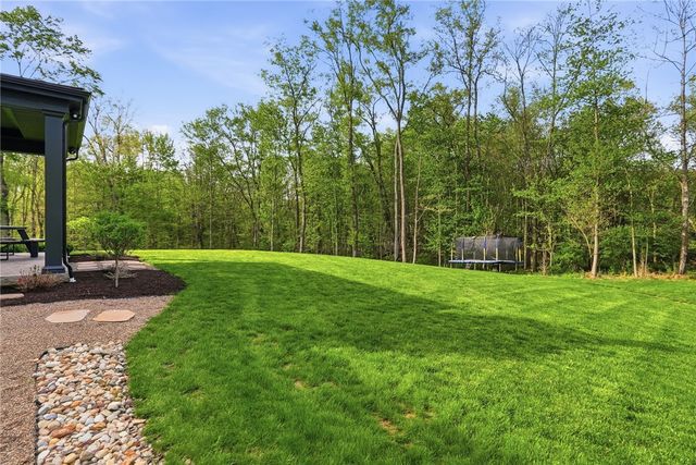 225 Stoup Rd, Adams Twp, PA 16046