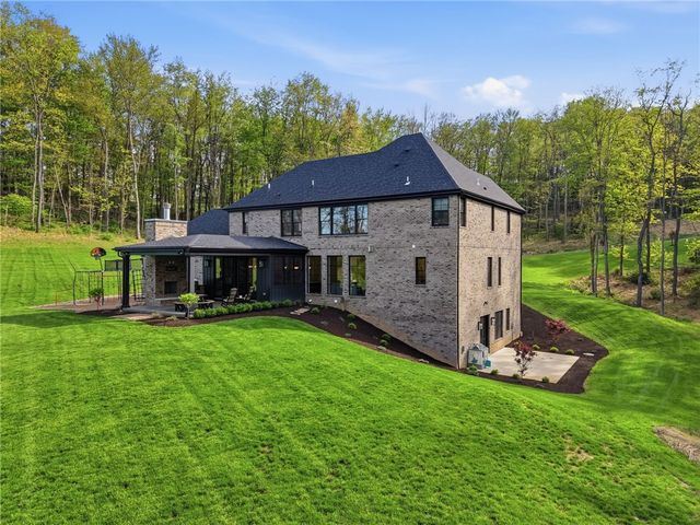 225 Stoup Rd, Adams Twp, PA 16046