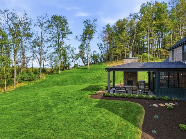 225 Stoup Rd, Adams Twp, PA 16046