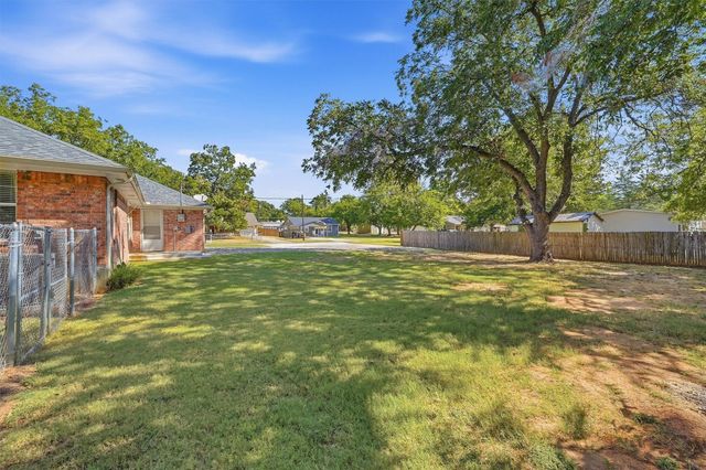 173 Graves Circle, Pottsboro, TX 75076