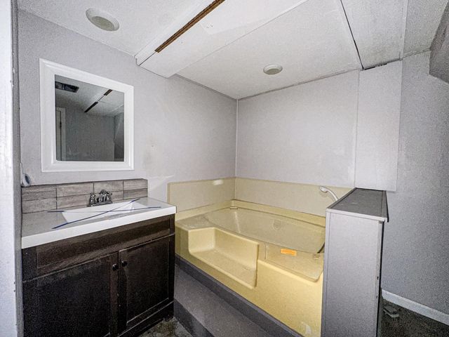 854 Lewis Ave, Salina, KS 67401