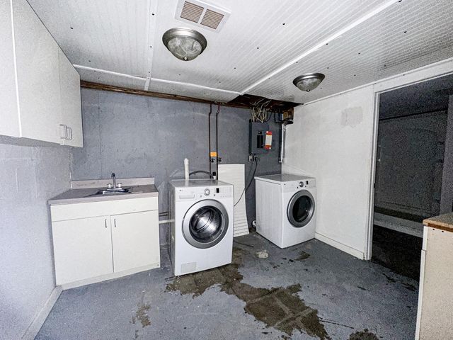 854 Lewis Ave, Salina, KS 67401